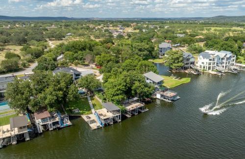 Kingsland House | Lakeshore Landing with Concierge Services