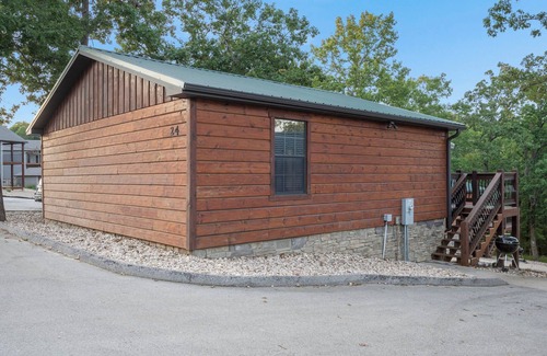 Indian Point Cabin | Lakeside 2bd/2ba cabin, sleeps 6. Free Use of Kayaks-Ticket DEALS and Resort Perks!