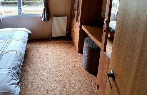 Ampney Crucis House | Lakeside 3 bedroom, 8 berth static caravan is set in the heart of the Cotswolds,