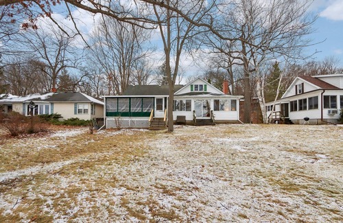 Lake Mills House | Lakeside 3-bedroom house with spacious living areas and all amenities