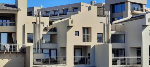 Herolds Bay Apartment | Lakeside Apartment in Oubaai Golf Estate
