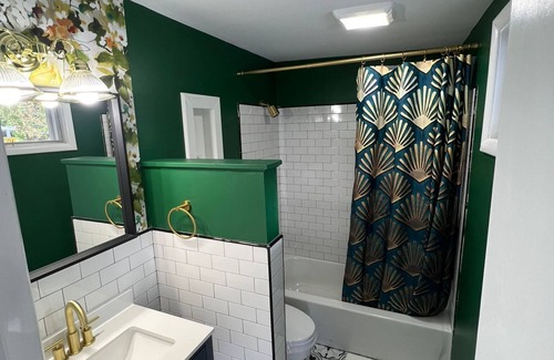 Northville Cabin | Lakeside - Art Deco Unique Motel Room Close to Great Hiking Trails