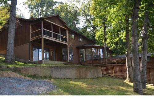 Climax Springs House | Lakeside Bliss: Cozy 4BR Retreat, Private Dock & Boat Slip at the 60MM!