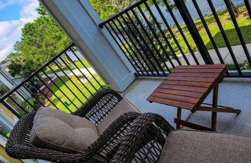 Northside Apartment | Lakeside Bliss: Near Airport & River City Marketplace
