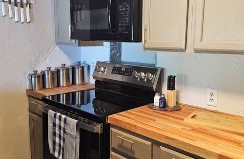 Tia Juana Cottage | Lakeside, Boat Dock and Hot Tub with this small quaint cottage.
