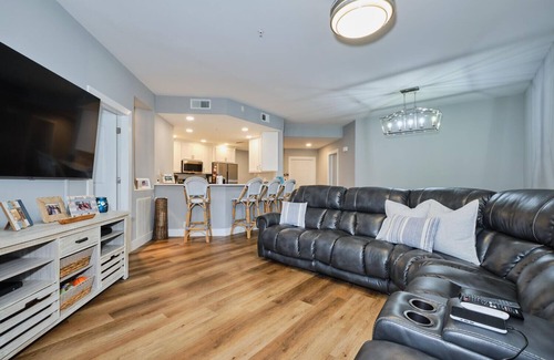 Tropical Cove Condo | Lakeside Breeze at Lexington CC Lake Village