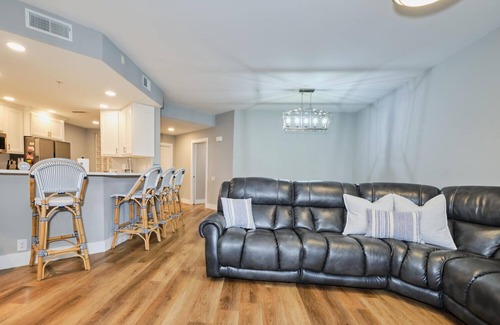 Tropical Cove Condo | Lakeside Breeze at Lexington CC Lake Village
