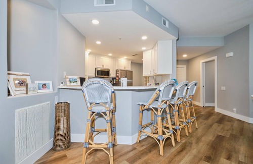 Tropical Cove Condo | Lakeside Breeze at Lexington CC Lake Village