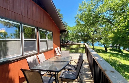 Indian Point Cabin | Lakeside Cabin | Calm Waters Resort | Boat Slips & Rentals | FREE Kayaks & Paddleboards | Guided Fishing & Lake Tours!