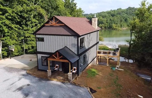 Sevierville House | Lakeside Cabin: Gated Comm/Pool Access/Private B-Ball Court/Fire Pit/Easy Access