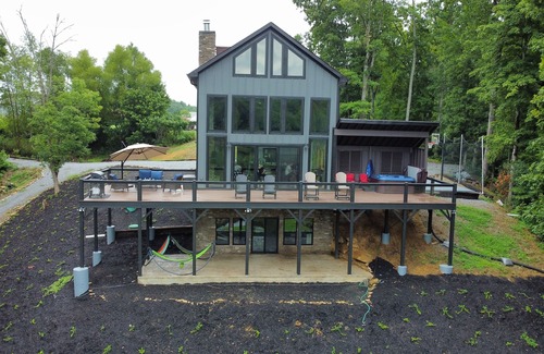 Sevierville House | Lakeside Cabin: Gated Comm/Pool Access/Private B-Ball Court/Fire Pit/Easy Access