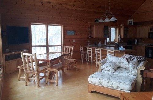 Stone Lake Cabin | Lakeside cabin perfect retreat