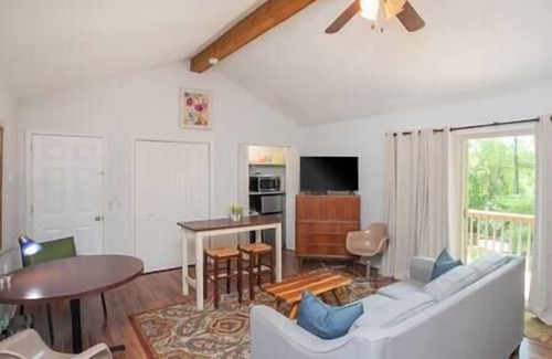 Gallatin House | Lakeside Cabin Retreat - Boating, Swimming
