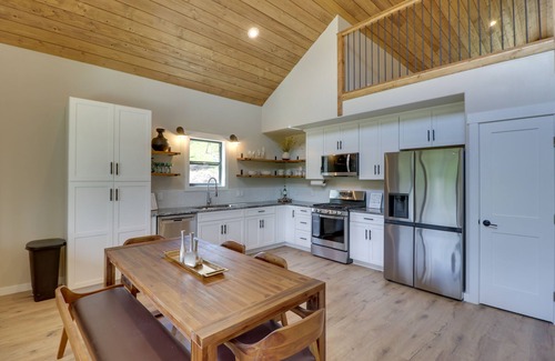 Lakeside Cabin | Lakeside Cabin w/Hot Tub: 3 Mi to Flathead Lake!