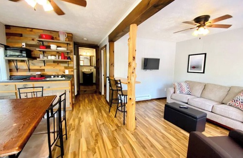 Indian Point Condo | Lakeside Condo | Calm Waters Resort | Boat Slips & Rentals | FREE Kayaks & Paddleboards | Guided Fishing & Lake Tours!