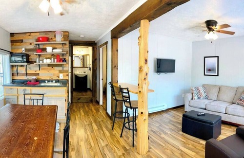 Indian Point Condo | Lakeside Condo | Calm Waters Resort | Boat Slips & Rentals | FREE Kayaks & Paddleboards | Guided Fishing & Lake Tours!