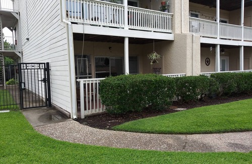 El Lago Condo | Lakeside condo on Clear Lake with marina.