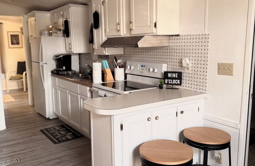 Kissimmee Cottage | LAKESIDE cottage 10 min from Disney
