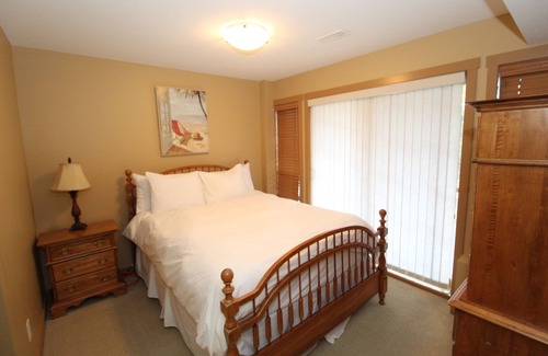 Central Okanagan Cottage | Lakeside cottage along La Casa Cottage Resort