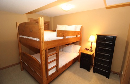 Central Okanagan Cottage | Lakeside cottage along La Casa Cottage Resort