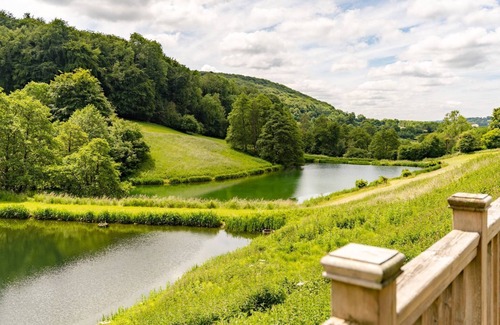 Cranham Cottage | Lakeside Cottage, Cranham, Near Cheltenham - sleeps 4 guests in 2 bedrooms