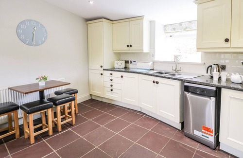 Cwm-y-glo Cottage | Lakeside Cottage