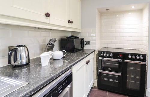 Cwm-y-glo Cottage | Lakeside Cottage