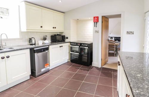 Cwm-y-glo Cottage | Lakeside Cottage