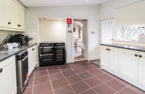 Cwm-y-glo Cottage | Lakeside Cottage