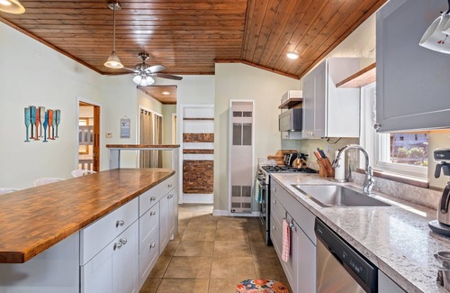 Alto House | Lakeside Cottage Retreat near Grand Rapids