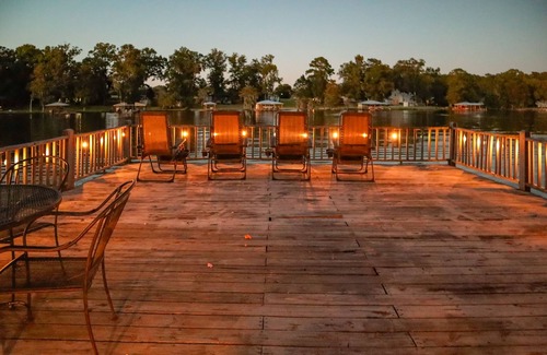 Cobb House | Lakeside cottage with dock access, hammock, updated interior, W/D, and AC