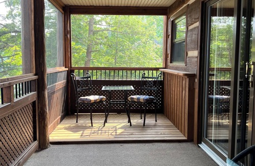 Crowes Landing Cottage | Lakeside, cozy cottage suite, perfect for couple!