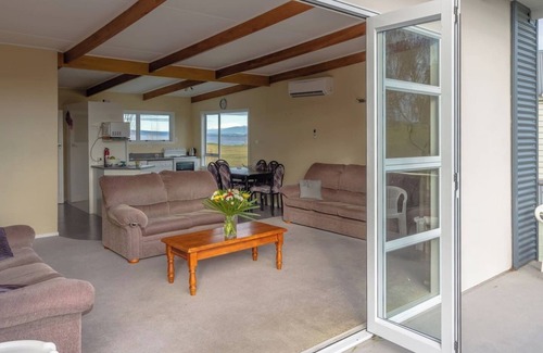 Wharewaka House | Lakeside Delight with Mountain Views