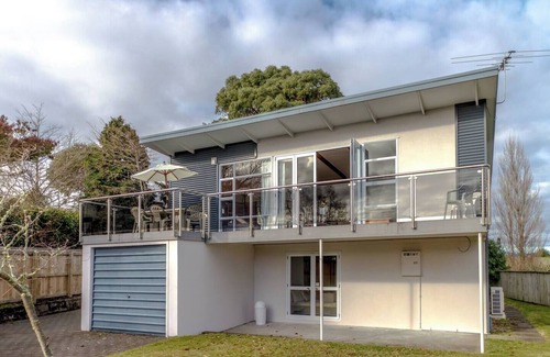 Wharewaka House | Lakeside Delight with Mountain Views