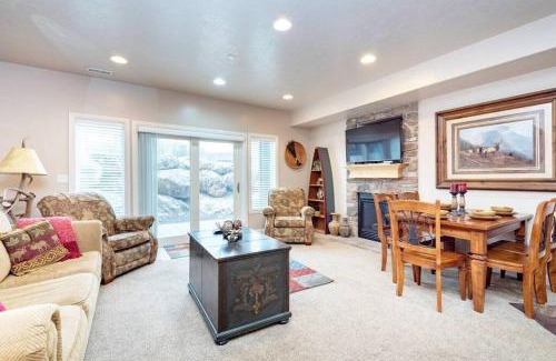 Ogden House | Lakeside Escape 2 BR with Hot Tub
