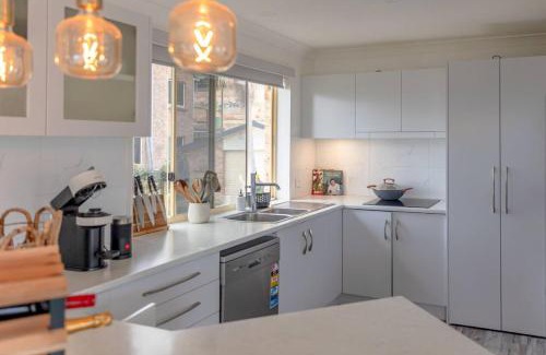 Fishing Point House | Lakeside Escape