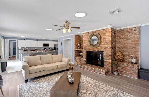 Auburndale House | Lakeside Escape - Charming - Nearby Attractions