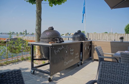 Oud-Loosdrecht Hotel | Lakeside Escape with Marina Access, Nature Paths and Fresh Local Cuisine