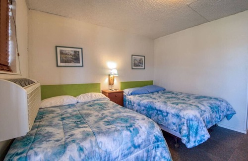 Kingston Apartment | Lakeside Getaway #2 @ Buncombe Creek