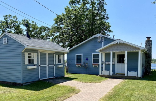 Pierson House | Lakeside getaway! 30 min from GR - Lakefront, kayaks, grill, fire table!