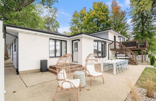 Sister Lakes House | Lakeside Getaway -Hot Tub Fire Game Room Sleeps 16