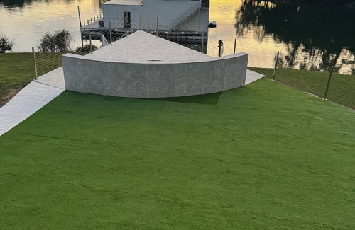 Gainesville House | Lakeside Haven: Hot Tub! Wi-Fi! Free Parking! Private! Beach! Centrally located.