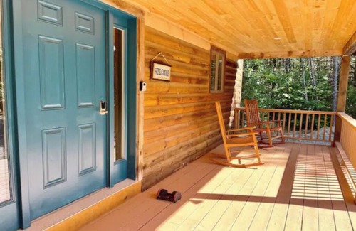 Denmark Cabin | Lakeside Haven - Ice fishing, Snowmobiling, Skiing