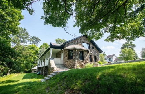 Walton Park House | Lakeside Haven - Ultimate Relaxation Spot