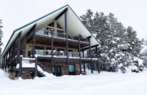 Island Park House | Lakeside Hibernation Station near Yellowstone National Park