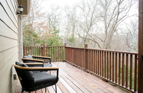 Sylvan Shores House | Lakeside Hideaway near Beaver Lake+Wifi+Deck