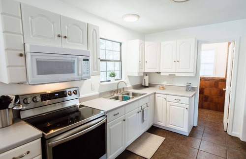 Canyon Lake House | Lakeside Hill Country 5BR Home; Covered Parking; Pickleball Court