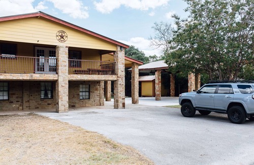 Canyon Lake House | Lakeside Hill Country 5BR Home; Covered Parking; Pickleball Court