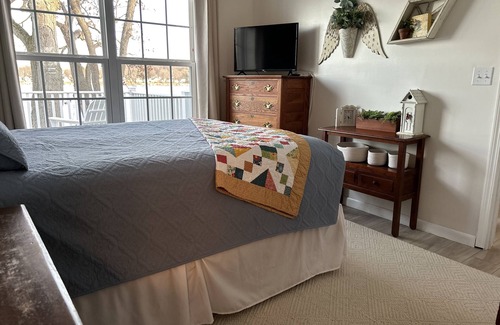 Dale House | Lakeside home available for your family vacations in a quite neighborhood.