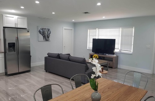Davie House | Lakeside Home - Near FLL and Hard Rock - Sleeps 6